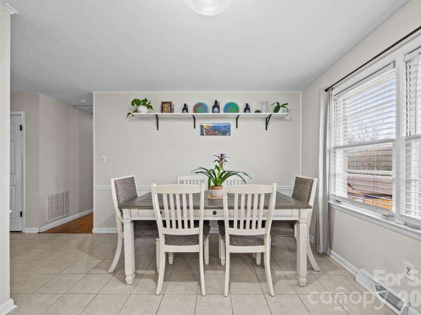 196 Weston Road, Arden, NC 28704.  MLS# CAR4327899, YatesRealty ID 13313. 