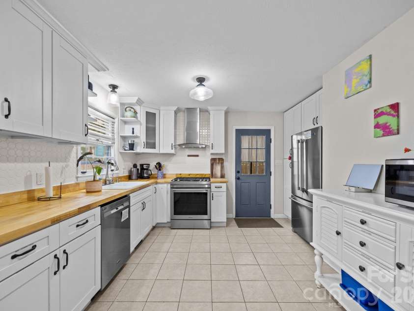 196 Weston Road, Arden, NC 28704.  MLS# CAR4327899, YatesRealty ID 13313. 
