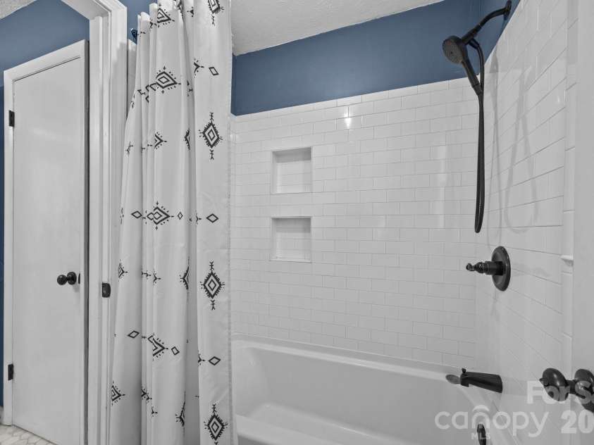 196 Weston Road, Arden, NC 28704.  MLS# CAR4327899, YatesRealty ID 13313. 