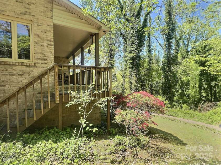 352 Edgemont Drive, Kings Mountain, NC 28086.  MLS# CAR4250875, YatesRealty ID 13313. 