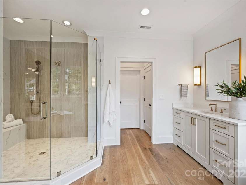 922 Everett Place, Charlotte, NC 28205.  MLS# CAR4255958, YatesRealty ID 13314. Representative