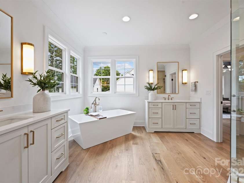 922 Everett Place, Charlotte, NC 28205.  MLS# CAR4255958, YatesRealty ID 13314. Representative