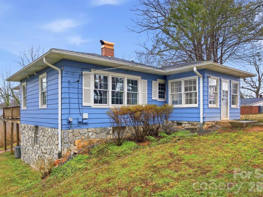 44 Forest Avenue, Granite Falls, NC 28630.  MLS# CAR4349255, YatesRealty ID 13315. 