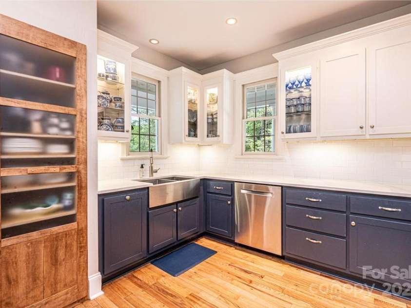 604 Foxridge Court, Lenoir, NC 28645.  MLS# CAR4254154, YatesRealty ID 13315. 