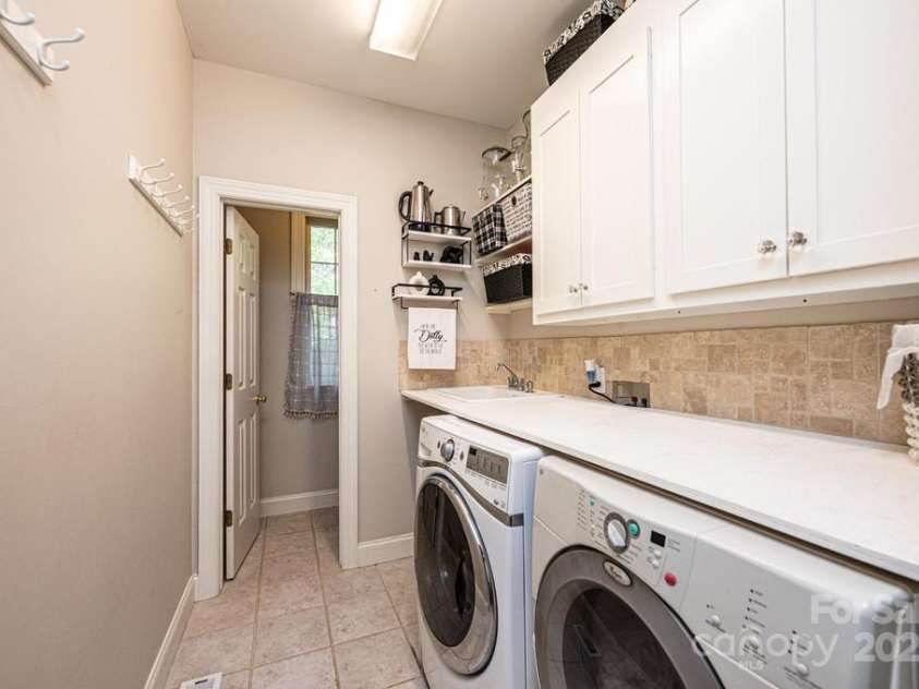 604 Foxridge Court, Lenoir, NC 28645.  MLS# CAR4254154, YatesRealty ID 13315. 