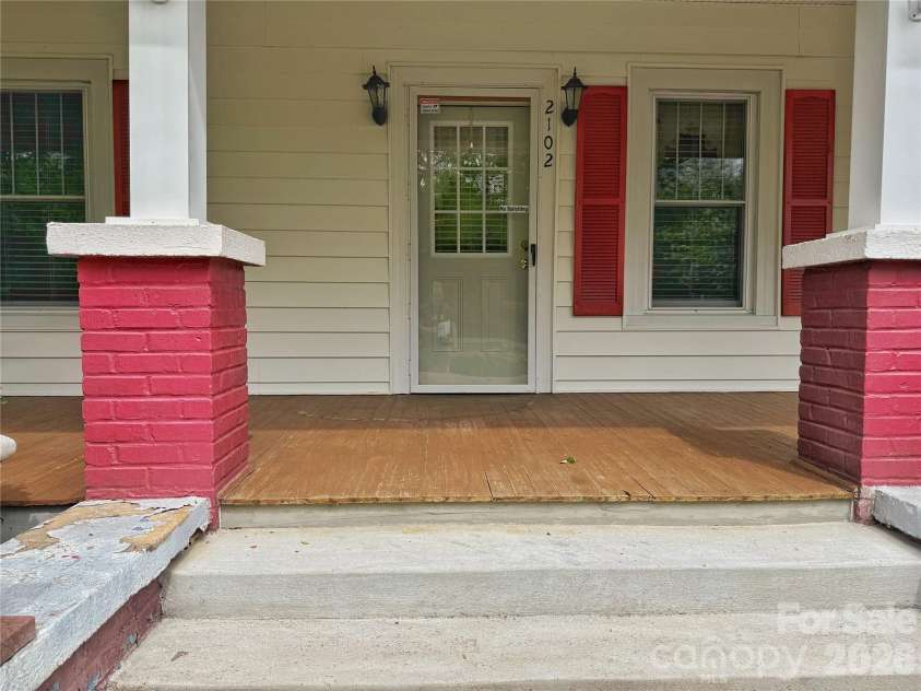 2102 Hickory Grove Road, Gastonia, NC 28056.  MLS# CAR4362956, YatesRealty ID 13319. 