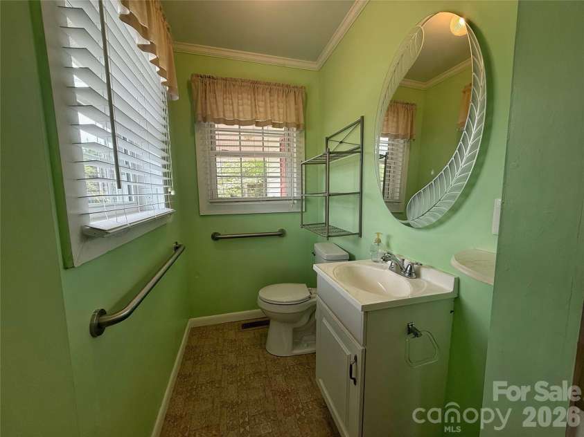 2102 Hickory Grove Road, Gastonia, NC 28056.  MLS# CAR4362956, YatesRealty ID 13319. 