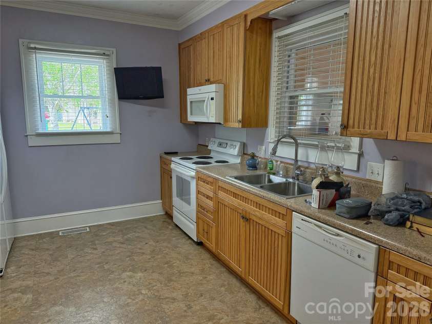 2102 Hickory Grove Road, Gastonia, NC 28056.  MLS# CAR4362956, YatesRealty ID 13319. 