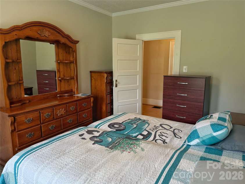 2102 Hickory Grove Road, Gastonia, NC 28056.  MLS# CAR4362956, YatesRealty ID 13319. 