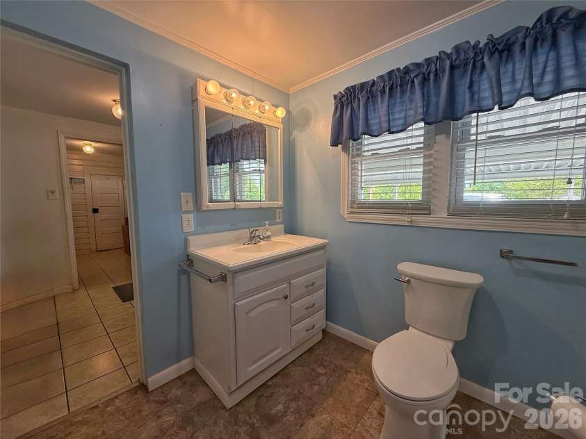2102 Hickory Grove Road, Gastonia, NC 28056.  MLS# CAR4362956, YatesRealty ID 13319. 