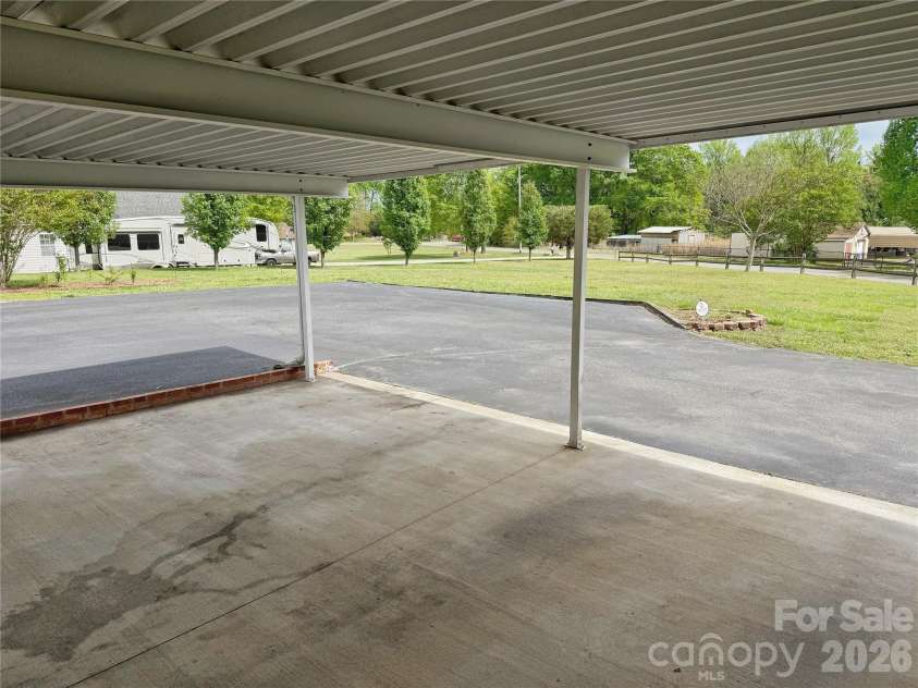 2102 Hickory Grove Road, Gastonia, NC 28056.  MLS# CAR4362956, YatesRealty ID 13319. 