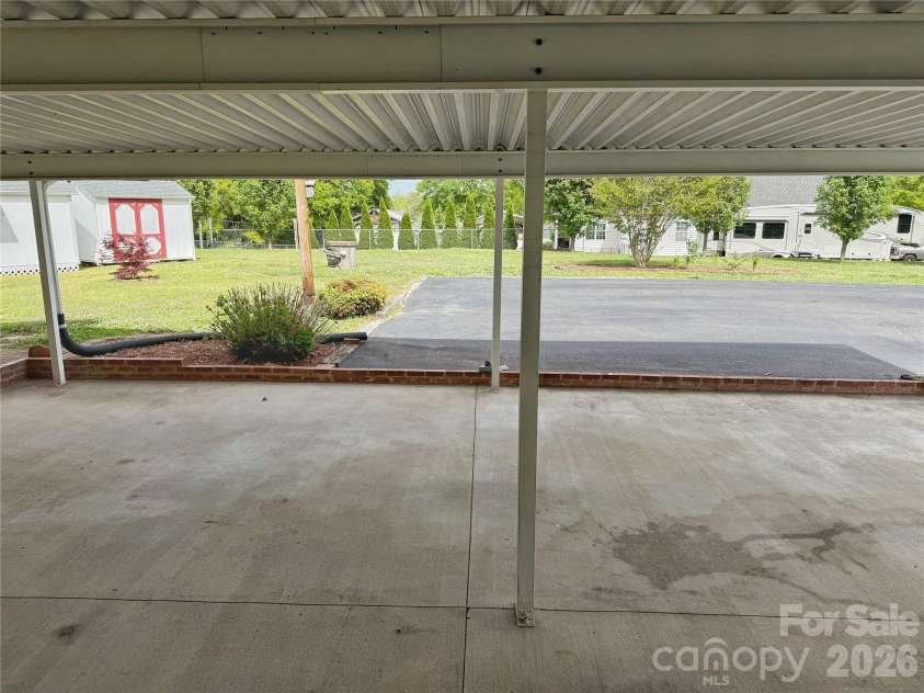 2102 Hickory Grove Road, Gastonia, NC 28056.  MLS# CAR4362956, YatesRealty ID 13319. 
