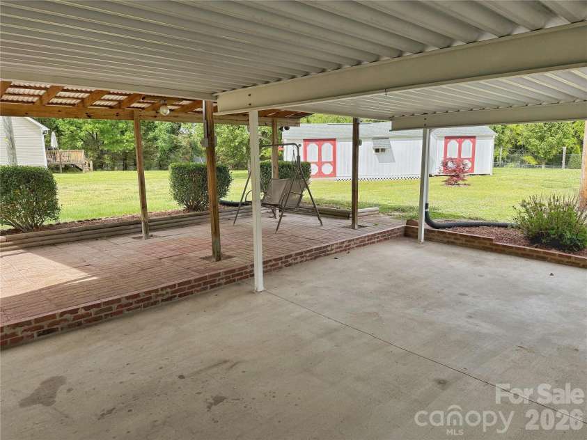 2102 Hickory Grove Road, Gastonia, NC 28056.  MLS# CAR4362956, YatesRealty ID 13319. 