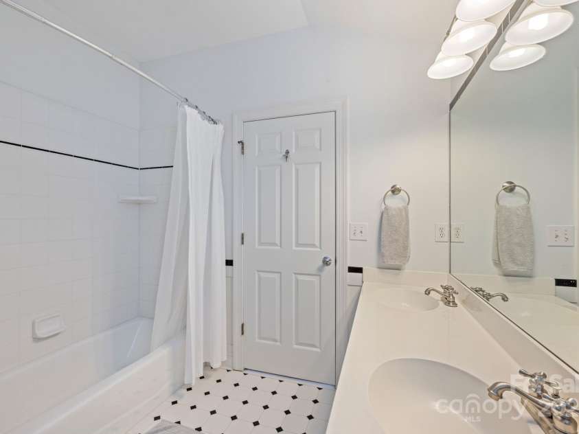 2306 Club Road, Charlotte, NC 28205.  MLS# CAR4250030, YatesRealty ID 13319. 