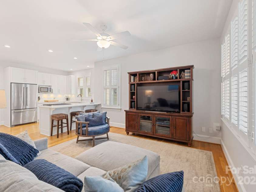 2306 Club Road, Charlotte, NC 28205.  MLS# CAR4250030, YatesRealty ID 13319. Comfortable, open-concept living that stays connected to the kitchen