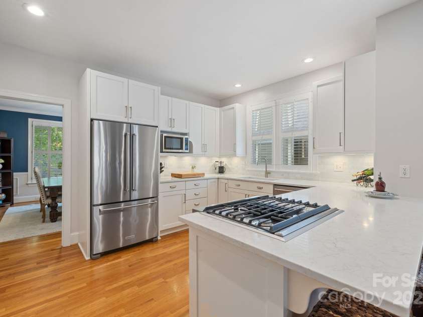 2306 Club Road, Charlotte, NC 28205.  MLS# CAR4250030, YatesRealty ID 13319. Quartz counters, gas cooktop, tons of cabinets and great flow for entertaining