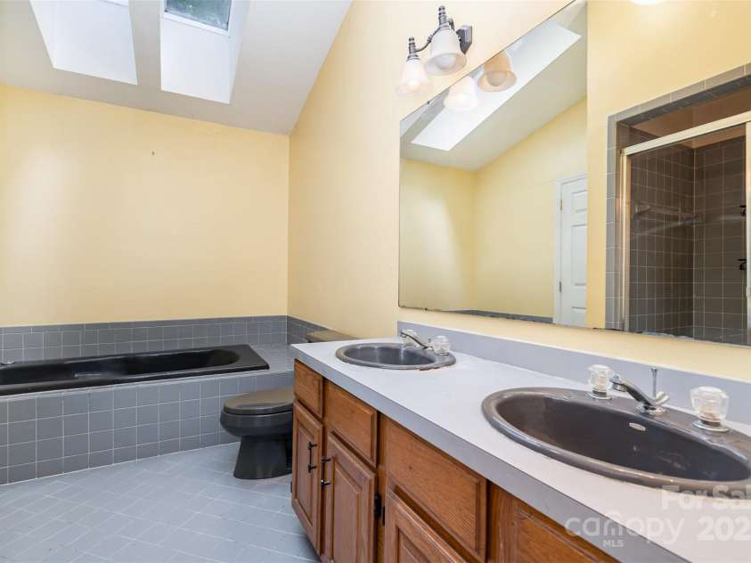 15133 Torrence Branch Road, Charlotte, NC 28278.  MLS# CAR4299900, YatesRealty ID 1332. 