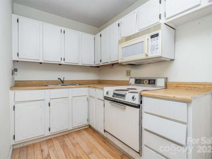 15133 Torrence Branch Road, Charlotte, NC 28278.  MLS# CAR4299900, YatesRealty ID 1332. 