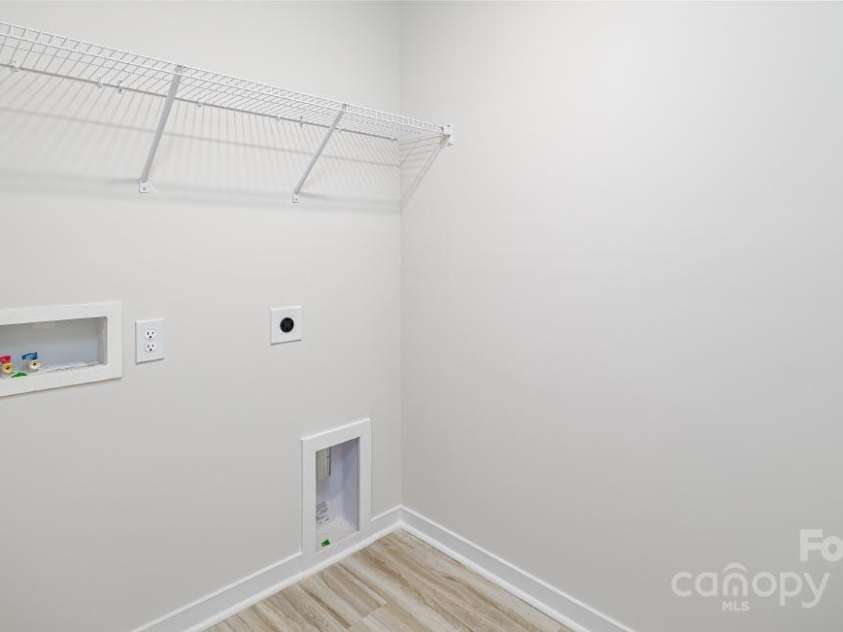 327 Brinkley Drive, Kings Mountain, NC 28086.  MLS# CAR4225582, YatesRealty ID 13321. 