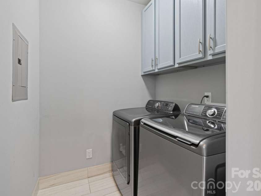 3623 Warp Street, Charlotte, NC 28205.  MLS# CAR4340962, YatesRealty ID 13321. Laundry room off the kitchen