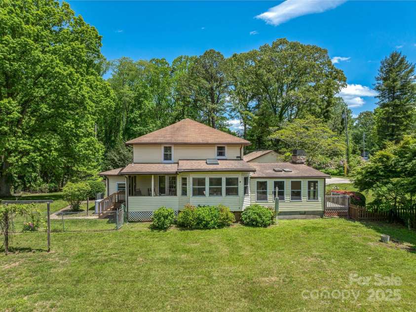 98 Ducker Road, Arden, NC 28704.  MLS# CAR4256963, YatesRealty ID 13322. 