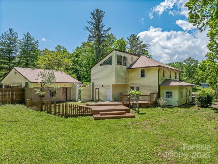 98 Ducker Road, Arden, NC 28704.  MLS# CAR4256963, YatesRealty ID 13322. 