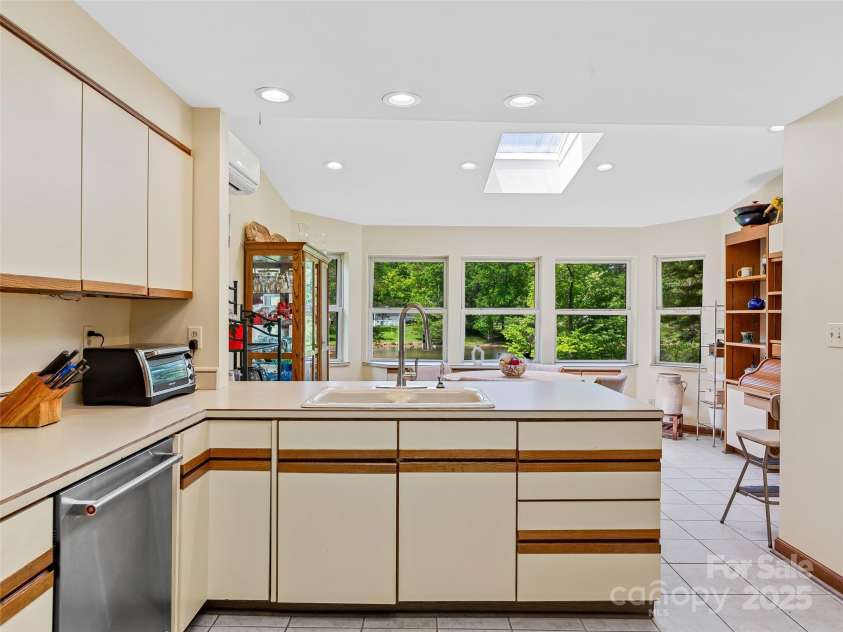 98 Ducker Road, Arden, NC 28704.  MLS# CAR4256963, YatesRealty ID 13322. 