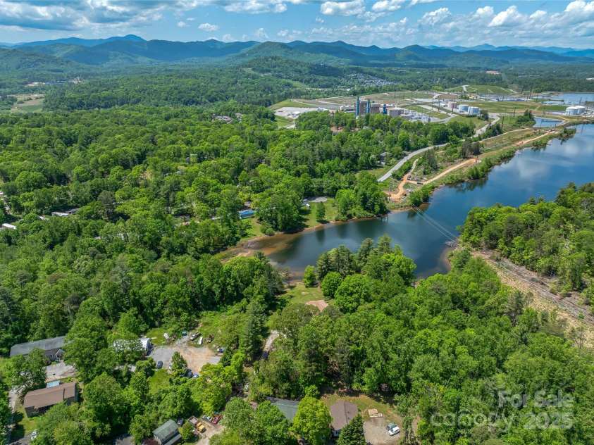 98 Ducker Road, Arden, NC 28704.  MLS# CAR4256963, YatesRealty ID 13322. 