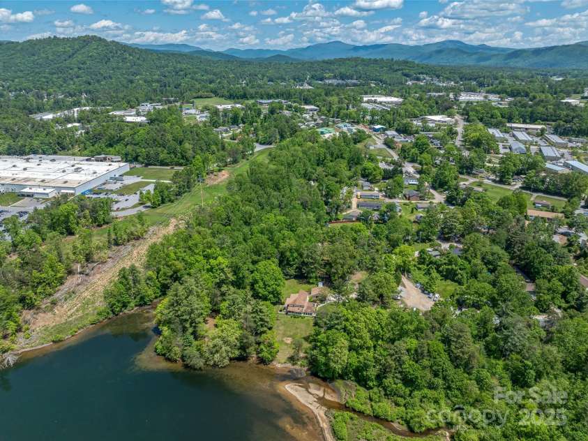 98 Ducker Road, Arden, NC 28704.  MLS# CAR4256963, YatesRealty ID 13322. 