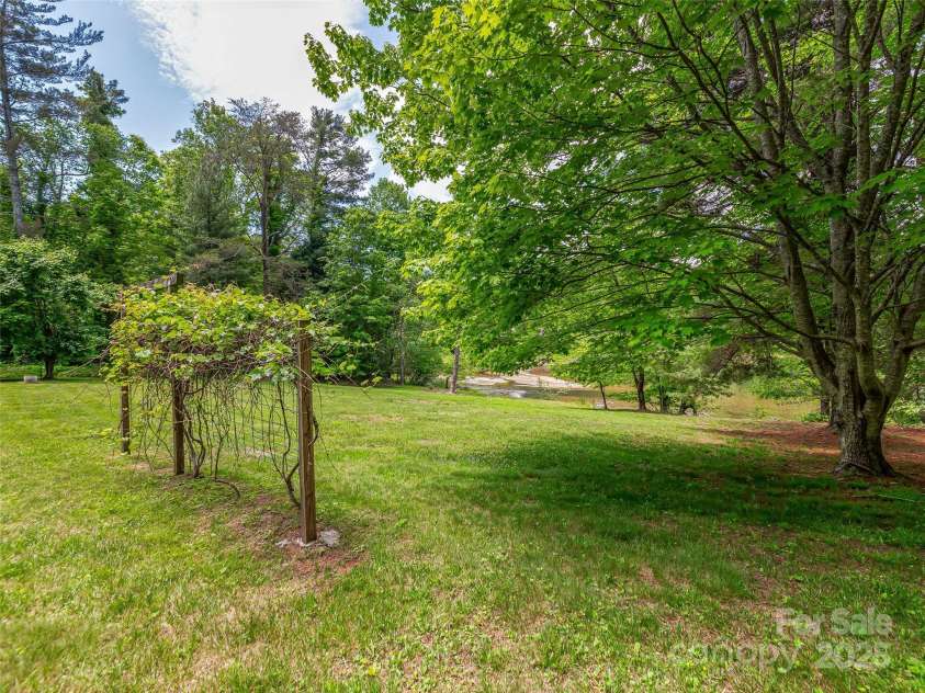 98 Ducker Road, Arden, NC 28704.  MLS# CAR4256963, YatesRealty ID 13322. 