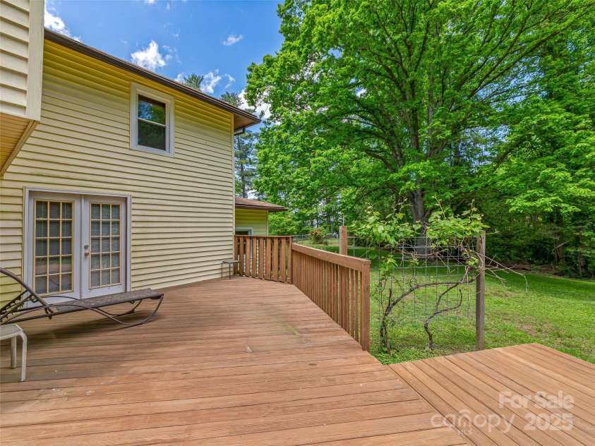 98 Ducker Road, Arden, NC 28704.  MLS# CAR4256963, YatesRealty ID 13322. 