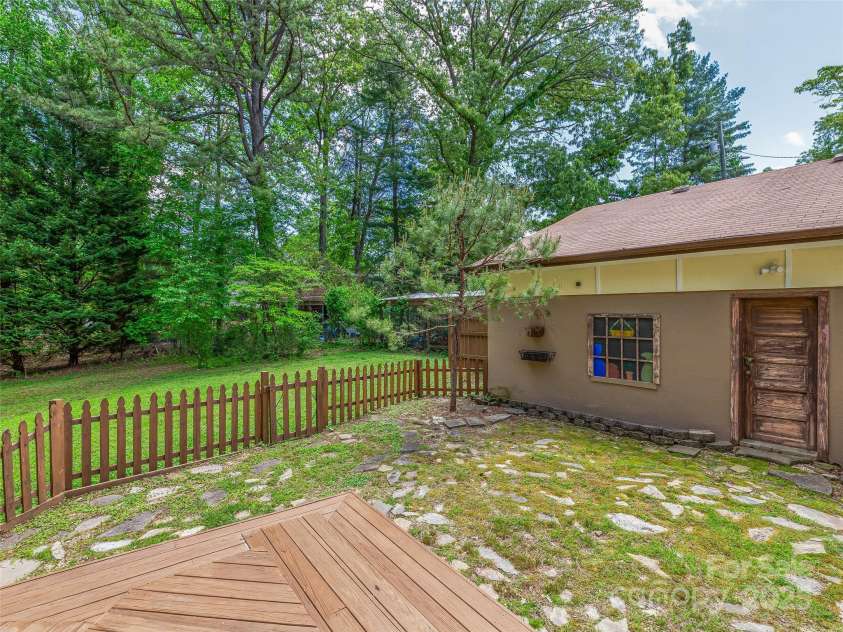 98 Ducker Road, Arden, NC 28704.  MLS# CAR4256963, YatesRealty ID 13322. 