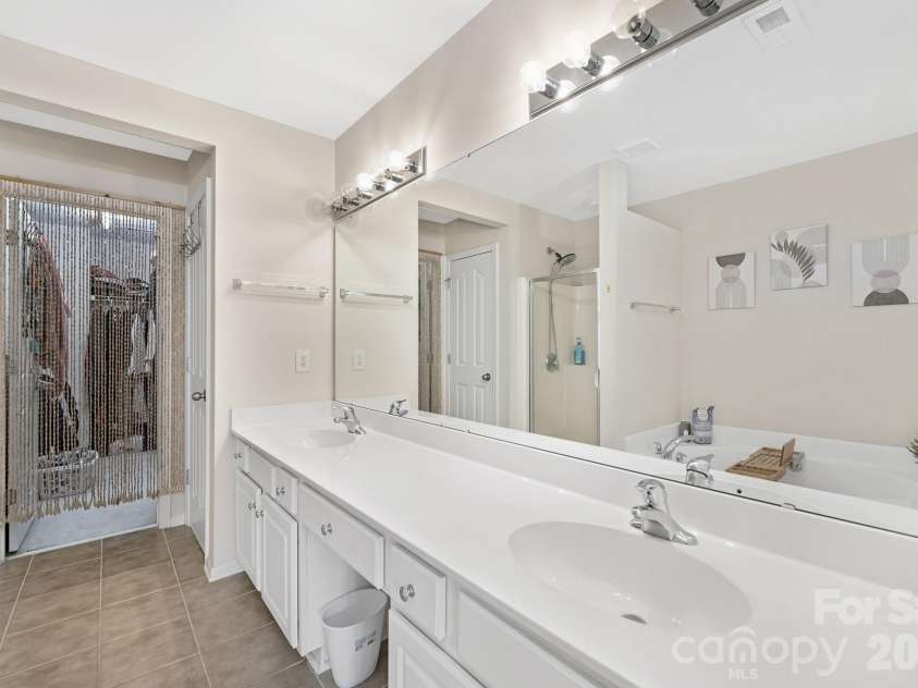 9805 Carson Whitley Avenue, Charlotte, NC 28277.  MLS# CAR4368268, YatesRealty ID 13322. 