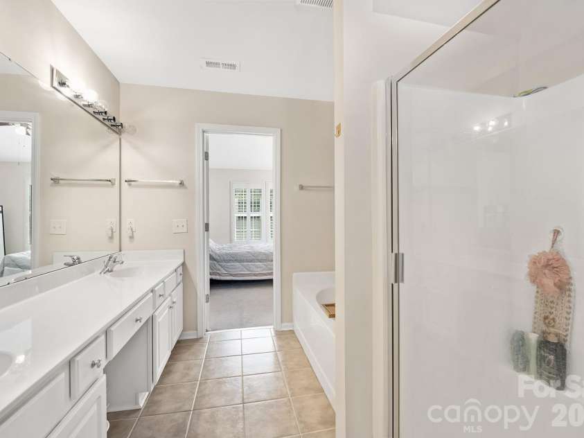 9805 Carson Whitley Avenue, Charlotte, NC 28277.  MLS# CAR4368268, YatesRealty ID 13322. 