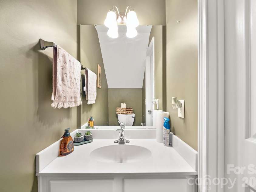 9805 Carson Whitley Avenue, Charlotte, NC 28277.  MLS# CAR4368268, YatesRealty ID 13322. 