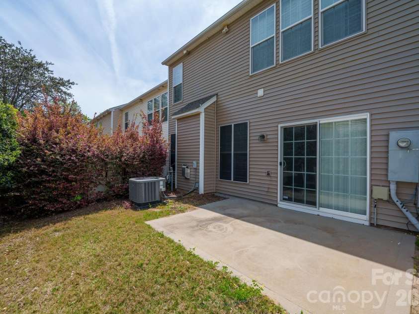 9805 Carson Whitley Avenue, Charlotte, NC 28277.  MLS# CAR4368268, YatesRealty ID 13322. 