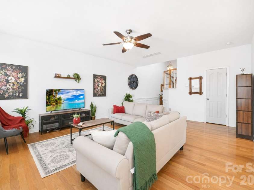 9805 Carson Whitley Avenue, Charlotte, NC 28277.  MLS# CAR4368268, YatesRealty ID 13322. 
