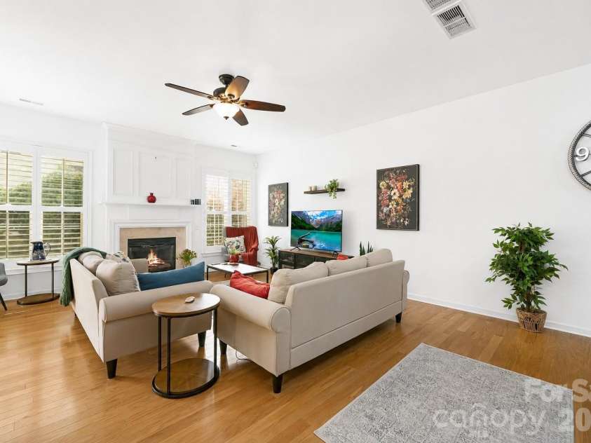 9805 Carson Whitley Avenue, Charlotte, NC 28277.  MLS# CAR4368268, YatesRealty ID 13322. 