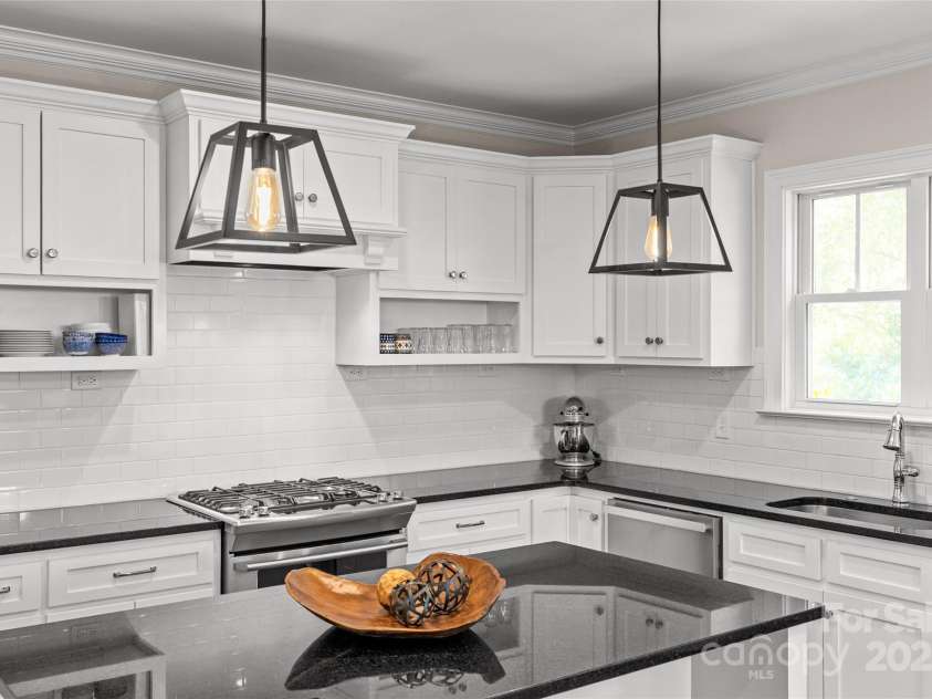 1241 Rollins Avenue, Charlotte, NC 28205.  MLS# CAR4257821, YatesRealty ID 13323. 