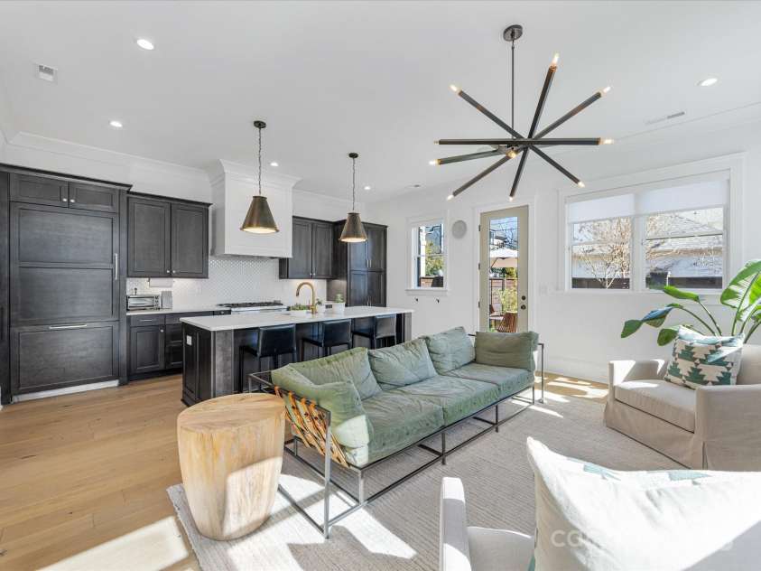 633 Mattie Rose Lane, Charlotte, NC 28204.  MLS# CAR4219864, YatesRealty ID 13325. 