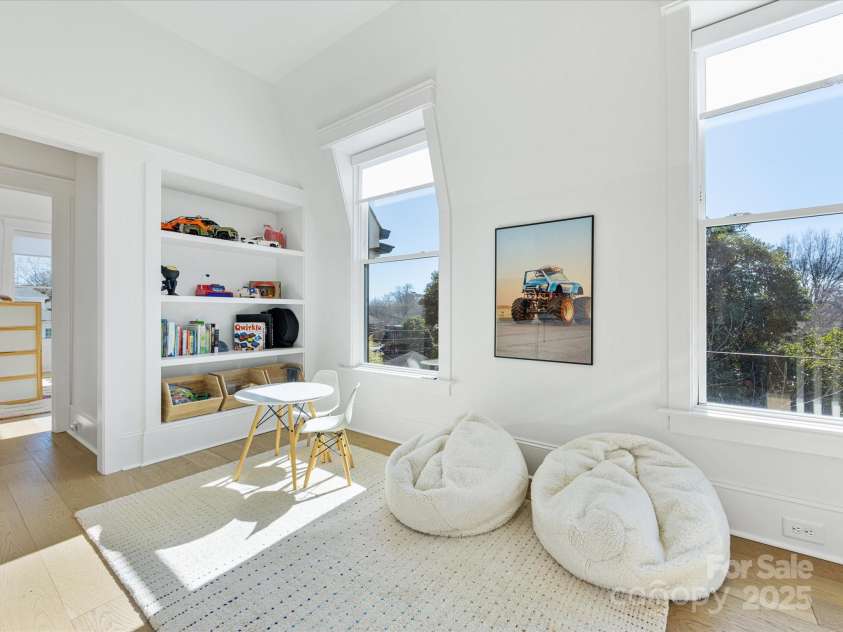 633 Mattie Rose Lane, Charlotte, NC 28204.  MLS# CAR4219864, YatesRealty ID 13325. 