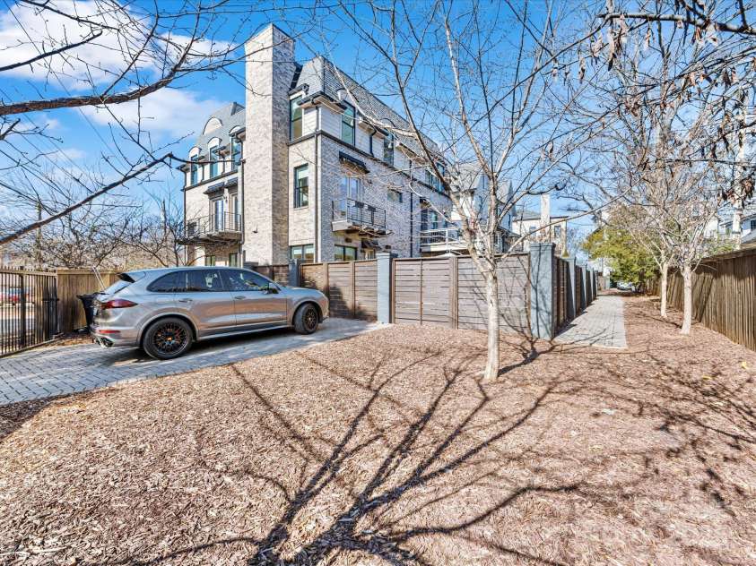 633 Mattie Rose Lane, Charlotte, NC 28204.  MLS# CAR4219864, YatesRealty ID 13325. 