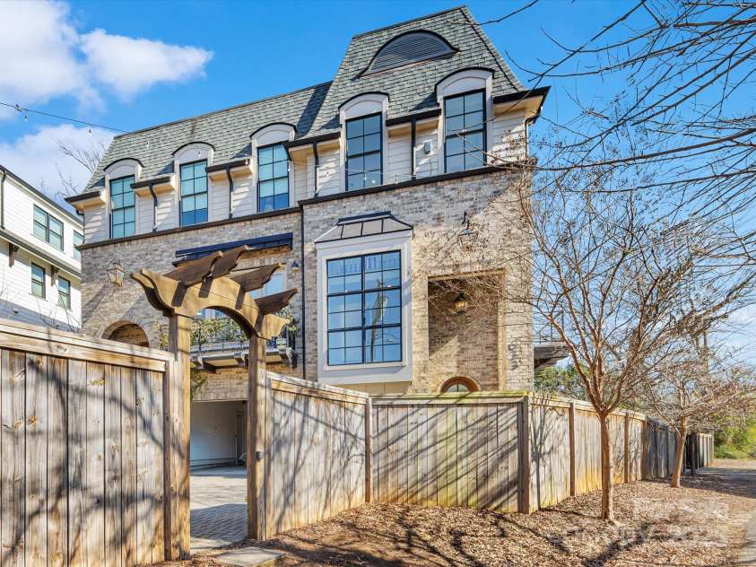 633 Mattie Rose Lane, Charlotte, NC 28204.  MLS# CAR4219864, YatesRealty ID 13325. 