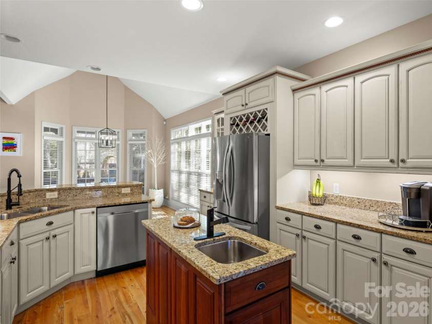 47 Ledgestone Drive, Fairview, NC 28730.  MLS# CAR4359435, YatesRealty ID 13326. 