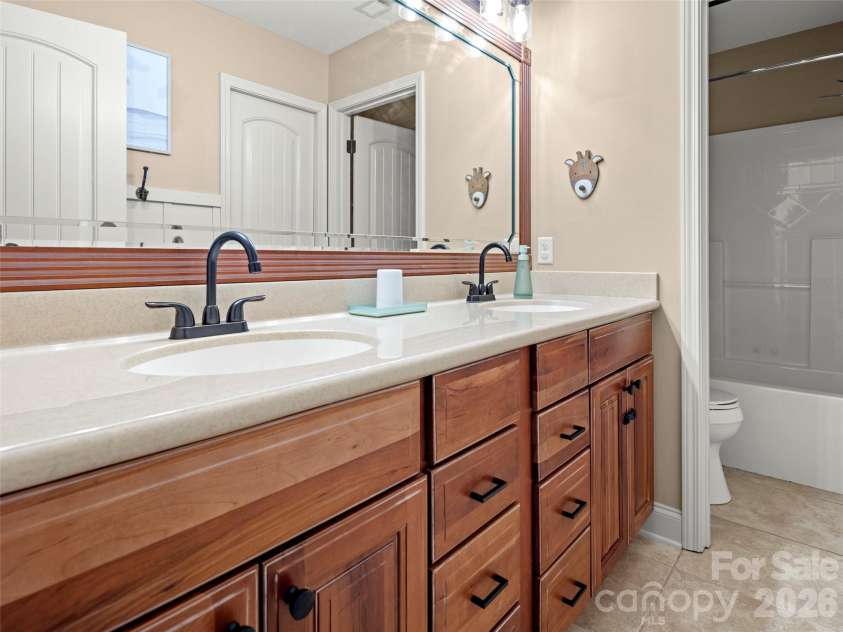 47 Ledgestone Drive, Fairview, NC 28730.  MLS# CAR4359435, YatesRealty ID 13326. 