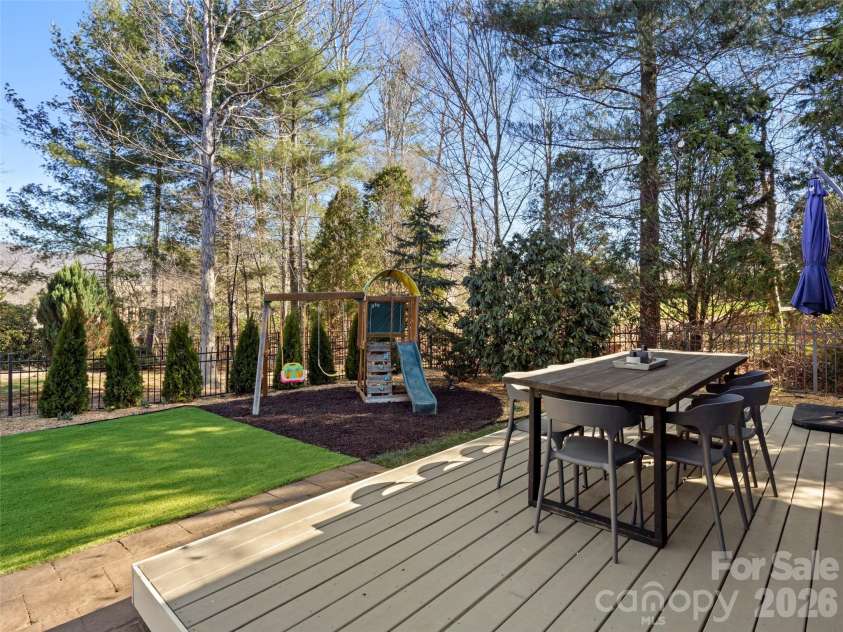 47 Ledgestone Drive, Fairview, NC 28730.  MLS# CAR4359435, YatesRealty ID 13326. 