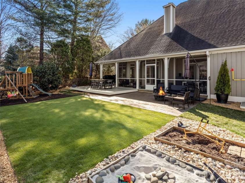 47 Ledgestone Drive, Fairview, NC 28730.  MLS# CAR4359435, YatesRealty ID 13326. 