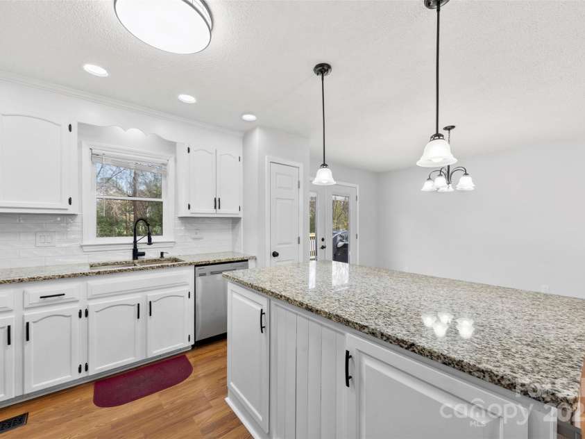 5034 Clearwater Lake Road, Mount Holly, NC 28120.  MLS# CAR4203029, YatesRealty ID 13328. Kitchen