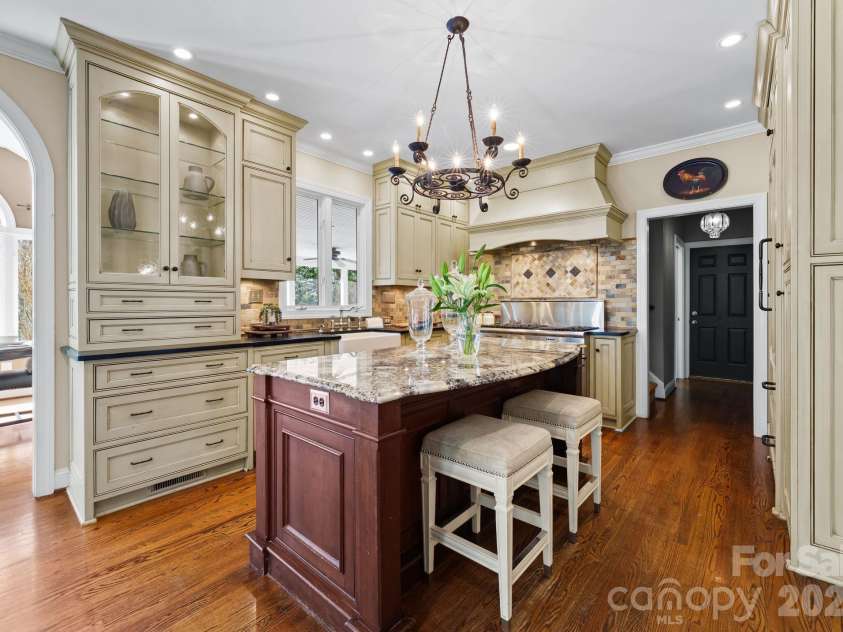 7024 Riesman Lane, Charlotte, NC 28210.  MLS# CAR4355789, YatesRealty ID 13329. Kitchen.