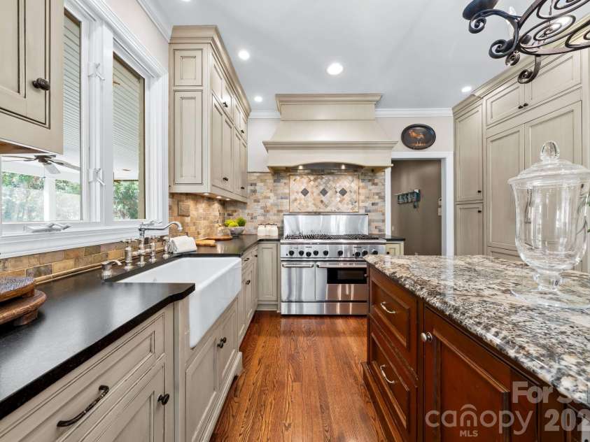 7024 Riesman Lane, Charlotte, NC 28210.  MLS# CAR4355789, YatesRealty ID 13329. Kitchen.